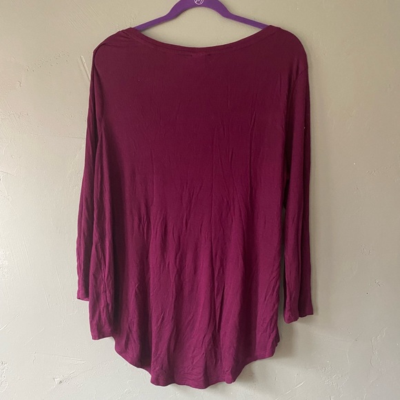 Stretchy, flowy maroon top with a deep V-neck, size XL - Picture 5 of 8